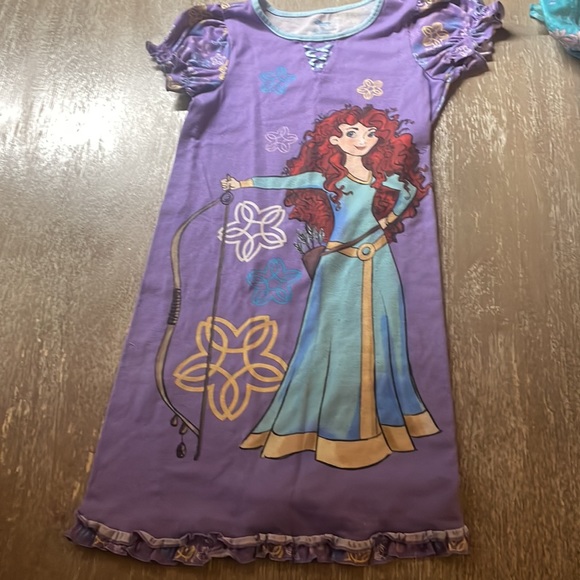 Disney brand night gowns - Picture 2 of 4